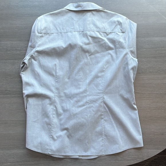 Foxcroft fitted button blouse - Picture 2 of 3